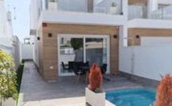 Fantastic New Build Villa with Pool