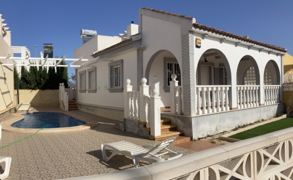 Lovely 2 bed, 2 bath Villa with Pool
