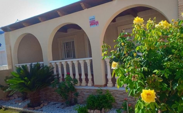 Lovely 2 bed, 2 bath Villa with Pool