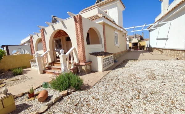 STUNNING 3 BED VILLA WITH BASEMENT