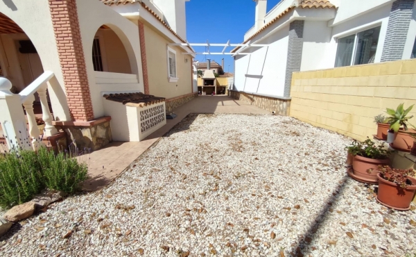 side garden of albatrois sierra golf