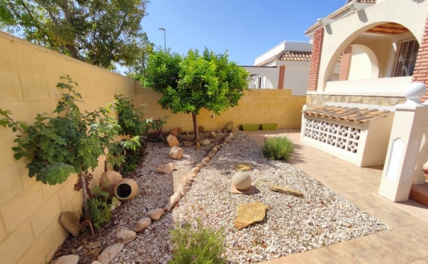front garden of albatros sierra golf