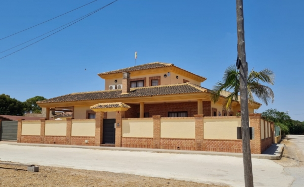 Detached Villa close to the sea