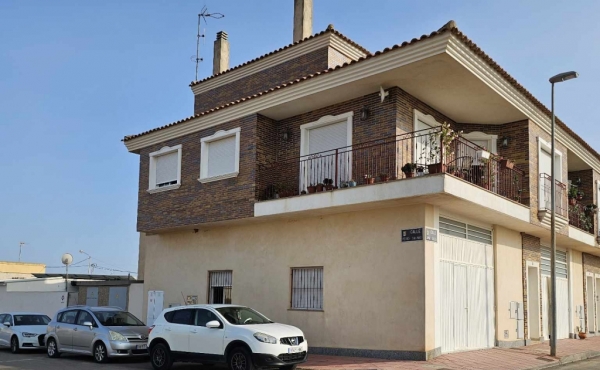 Fantastic Townhouse set in the wonderful Spanish village of Balsicas