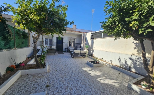 BUNGALOW IN SANTIAGO DE LA RIBERA